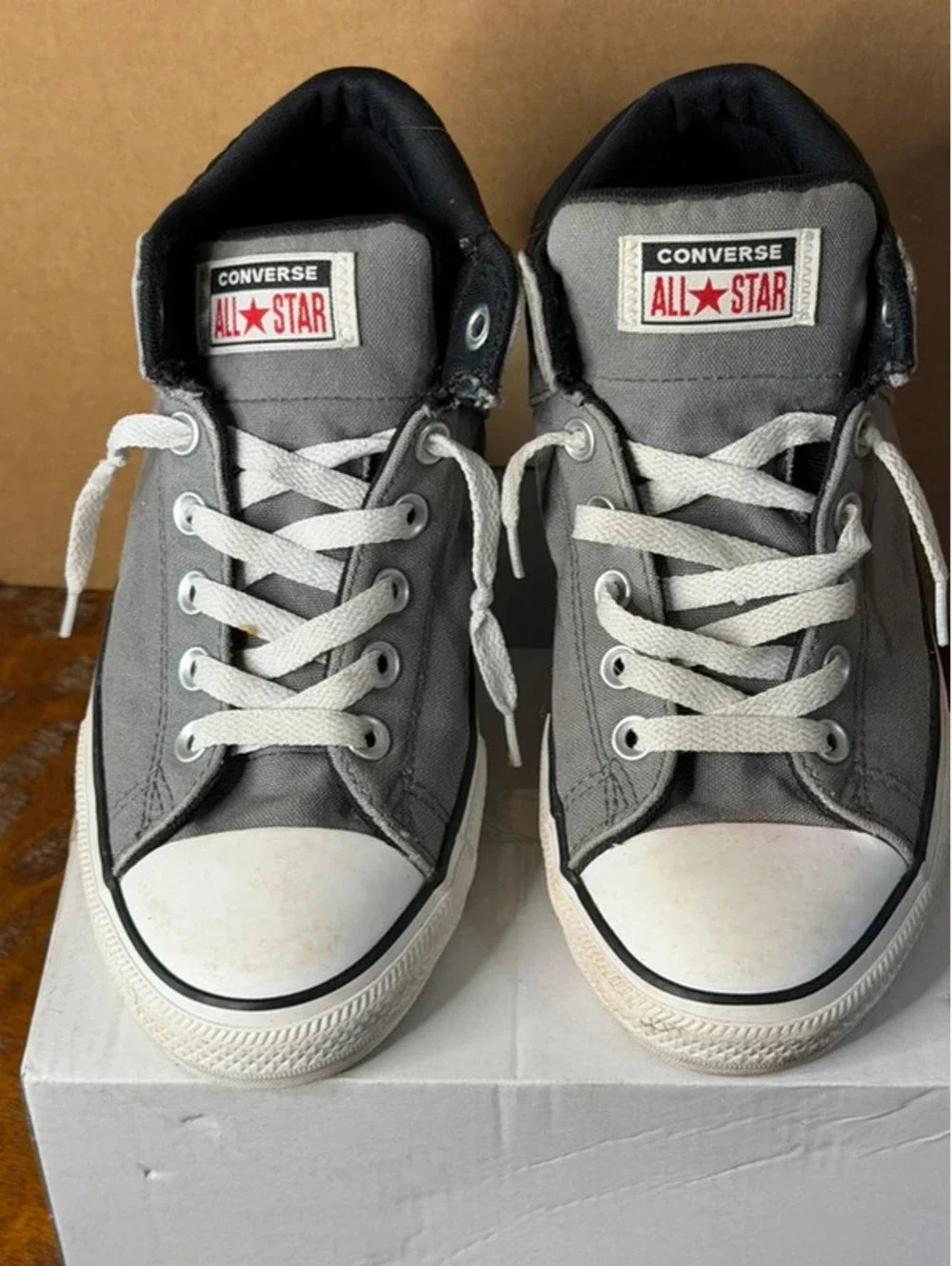 EUC -Converse Junior sz 6 Converse Chuck Taylor All Star Axel